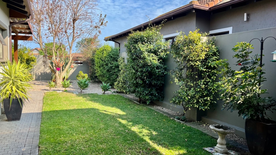 3 Bedroom Property for Sale in Earls Court Lifestyle Estate Western Cape